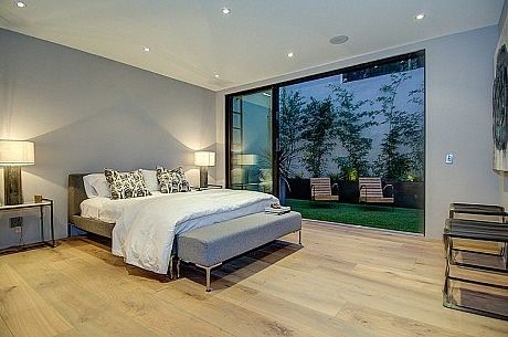 North Doheny House by Meridith Baer Home | HomeAdore HomeAdore Private Courtyard, Bedroom Colour, Small Bedroom Decor, Patio Interior, Private House, One Bedroom Apartment, Modern House Plans, Residential Design, Apartment Design