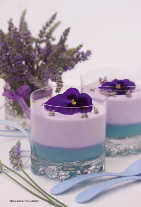 Lavender Mousse by theresahelmer Lavender Mousse, London Fog Recipe, Lavender Dessert, Lavender Recipes, Mango Mousse, Purple Food, Flower Food, Cute Desserts, Sugar Rush