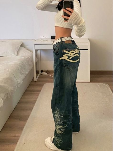 Low Rise Outfit, Ed Hardy Outfit, Ed Hardy Jeans, Baggy Tops, Cute Jeans, Swaggy Outfits, Kendall Jenner Style, Ed Hardy, Baggy Jeans