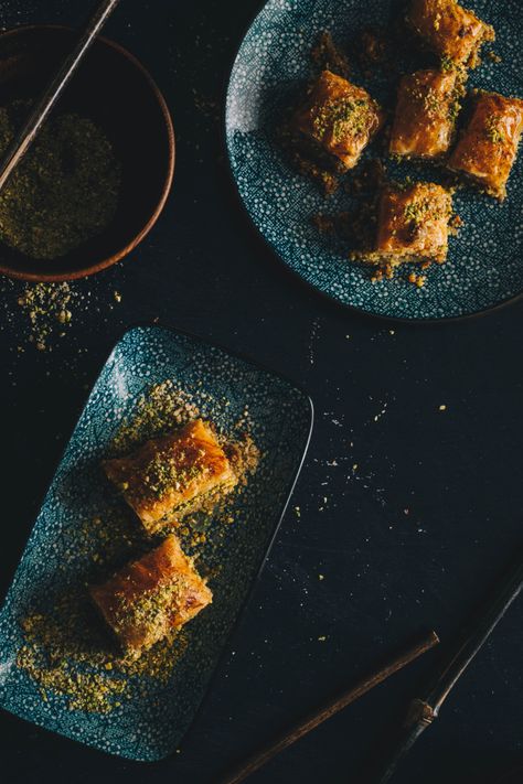 Baklava Photography Ideas, Baklava Photography, Bakery Photoshoot, Sweets Photography, Ramadan Sweets, Food Photography Dessert, Middle East Food, Moody Food Photography, Middle Eastern Desserts