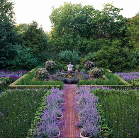 The purple garden in The Garden of Peter Marino Hamptons Garden, Hampton Garden, Exquisite Gardens, Formal Garden, Purple Garden, Modern Garden Design, Bordeaux France, Garden Architecture, Formal Gardens