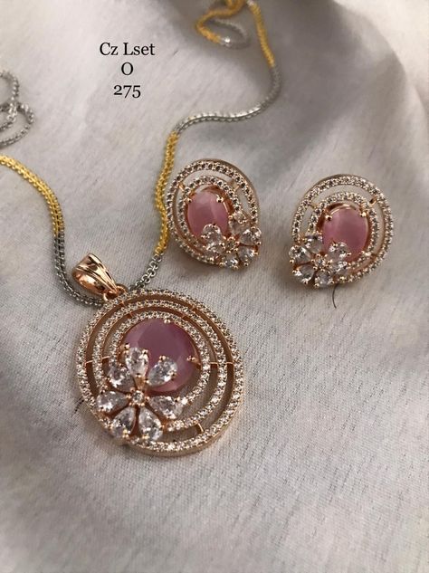 Pendent Set Gold Pendant Earrings, Stone Pendent Designs Gold, Remodel Jewellery, Pendal Set, Pendent Set, Gold Pendent, Bridal Necklace Designs, Neck Pieces Jewelry, Gold Earrings Models