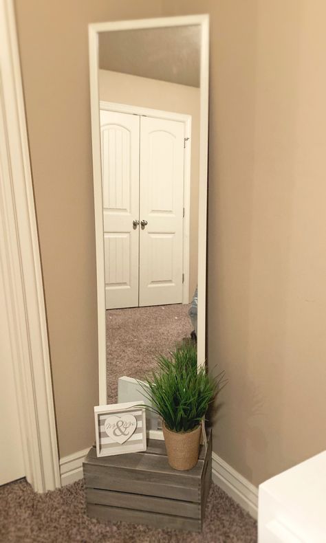 Around Mirror Decor Bedroom, Small Corner Mirror Ideas, Corner Mirror Decor Bedroom, Corner Hallway Decor, Corner Mirror Decor, Mirror In Corner, Mirror Corner Ideas, Corner Mirror Ideas, Room Corner Decoration