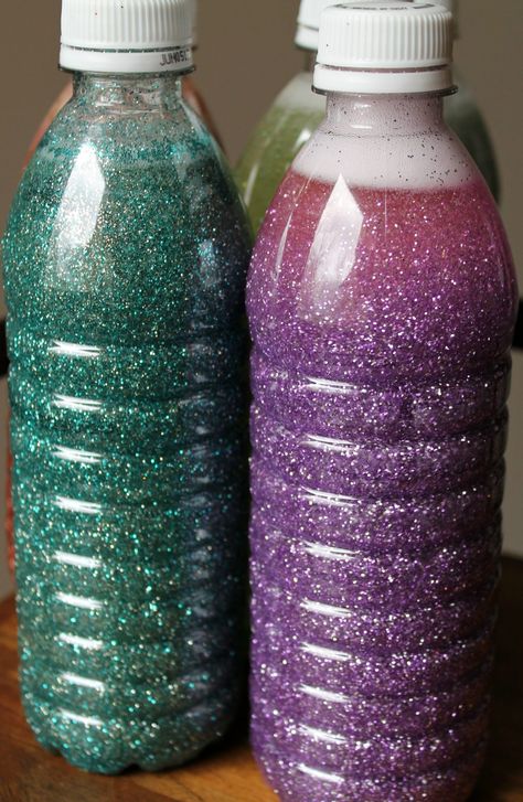 Diy Glitter Bottles, Glitter Bottle Diy, Glitter Jars Diy, Glitter Sensory Bottles, Glitter Bottles, Homemade Glitter, Water Bottle Crafts, Glitter Water Bottles, Bottles Diy