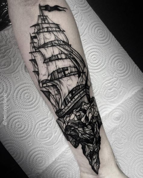 Suflanda Tattoo, Sinking Ship Tattoo, Boat Tattoo, Sinking Ship, Engraving Tattoo, Tattoo Dotwork, Pirate Tattoo, Circle Tattoos, Tattoo Magazine