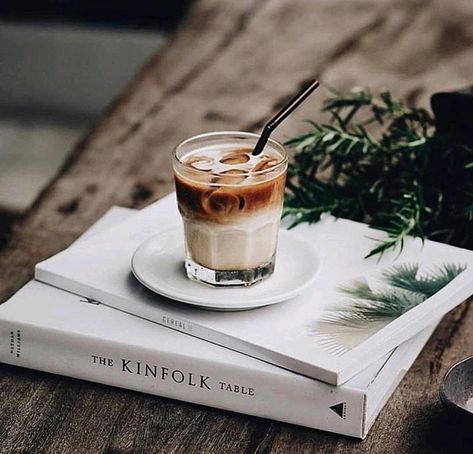 Coffee Shop Photography, Coffee Shot, Coffee Photos, Coffee Photography, Aesthetic Coffee, Coffee And Books, Coffee Cafe, Coffee Love, Coffee Art