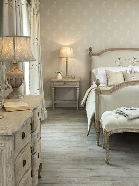 Blonde Wood Bedroom Furniture, European Bed, French Inspired Bedroom Master Suite, French Style Bedroom Ideas, French Bedroom Design, Country Chic Bedroom, Classic Bedroom Design, French Style Bedroom, Neutral Bedroom Decor