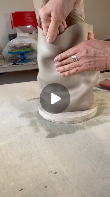 Raku Pottery Tutorials, New Pottery Ideas, Quick Clay Projects, Folded Ceramics, Ceramic Sculpture Abstract, Pot Making Ideas, Vase Ceramic Design, Clay Vases Pottery, Pottery Making Ideas