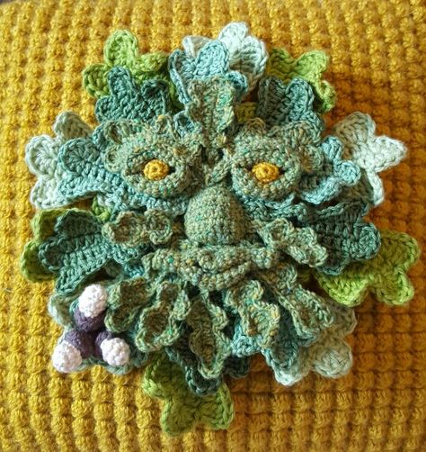 Crochet green man Crochet Pond, Green Crochet Ideas, Crochet Nature, Crazy Crochet, Crochet Green, Crochet Dreams, Pagan Crafts, Crochet Jewellery, Crochet Halloween