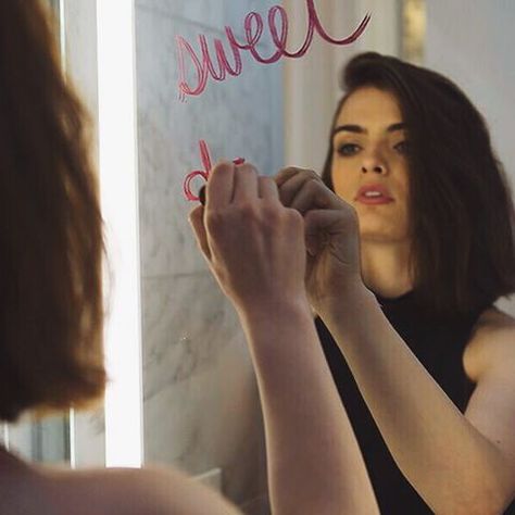 Lipstick Mirror Writing Birthday, Lipstick Mirror Writing Selfie, Writing On Mirror Photoshoot, Mirror Lipstick Photography, Lipstick On Mirror Photoshoot, Writing On Mirror Aesthetic, Lipstick On Mirror Aesthetic, Lipstick Mirror Photoshoot, Lipstick Mirror Writing