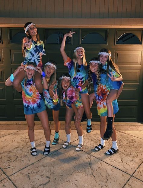 Friend Group Pictures Halloween, Girl Group Outfits Halloween, Meme Day Outfits Spirit Week Funny, Meme Day Outfits Spirit Week, Barbie Friend Group Halloween, Powerpuff Girls Halloween Costume, Retro Wallpapers, 3 People Costumes, Birks Outfit