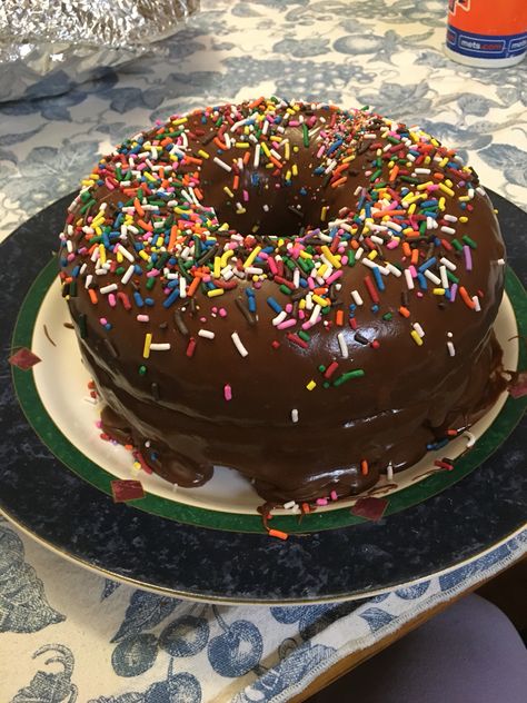 My own Giant Donut Cake!!! Giant Donut Cake, Giant Donut, Donut Cake, Food Therapy, A Court Of Mist And Fury, Cake Donuts, Art Class, Love Food, Donuts