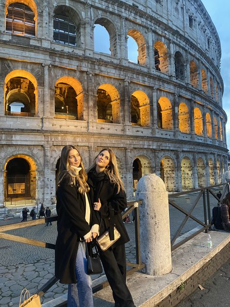 Rome, italy outfits #rome #vacay Rome December Outfit, Rome In February Outfits, Rome In The Fall, Outfits Italy Winter, Rome Autumn Outfit, Rome In January Outfits, Rome Outfits November, Rome Fall Aesthetic, Rome Instagram Pictures Winter