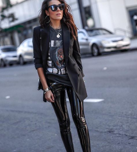 Lucy Hernandez-Style Blogger on Instagram: “Liquid Leather + All Black 🖤⚡️ The most insanely flattering leggings and under $100 and on sale until midnight tonight! (Wearing S) Also…” Leather Leggings Outfit Spring, Patent Leather Leggings Outfit, Leggings Outfit Spring, Flattering Leggings, Patent Leather Leggings, Leather Leggings Outfit, Vinyl Leggings, Look Legging, Leggings Outfit