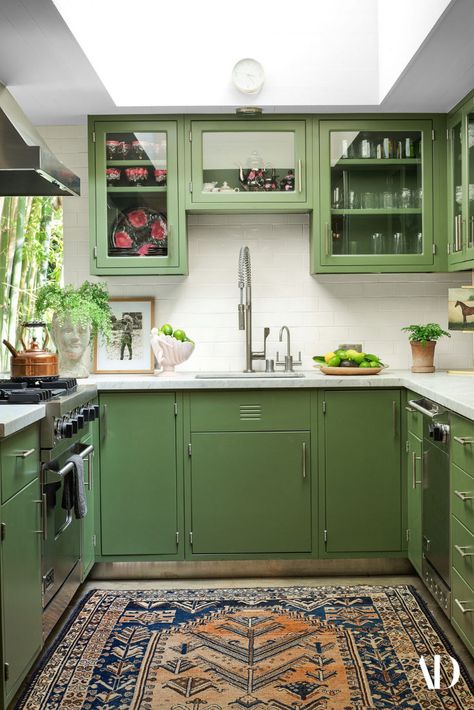 We're green with envy. #green #paint #kitchen #cabinets #vintage #Persianrug #kettle #sink #glass #hood #dishwasher #antique Interior Design Per La Casa, Kabinet Dapur, Green Kitchen Cabinets, Green Kitchen, Dakota Johnson, Architectural Digest, House Inspo, Dream Home Design, 인테리어 디자인