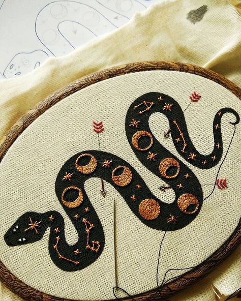 Connection Spiritual, 자수 디자인, A Snake, Spiritual Connection, Pompeii, Embroidery Inspiration, Hoop Art, Embroidery And Stitching, Embroidery Projects