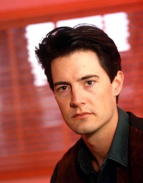 Kyle Mclachlan, Twin Peaks Fashion, Dale Cooper, Kyle Maclachlan, Desperate Housewives, Twin Peaks, Male Portrait, Perfect Man, Pretty Men