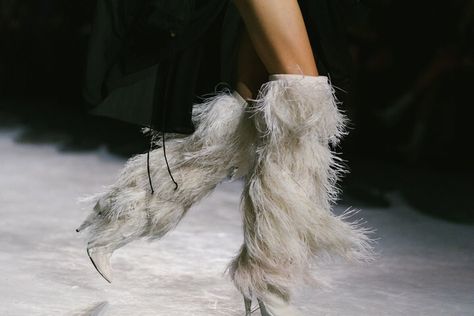 Yeti Boots, Luxury Heels, Models Off Duty Style, High End Shoes, Ostrich Boots, Runway Shoes, Vintage Ysl, Spring Boots, Ysl Shoes