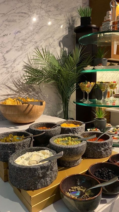 Mexican Bar Party Ideas, Catering Display Mexican Food, Wedding Food Ideas Mexican, Street Tacos Wedding, Taco Stand Wedding, Mexican Party Table Set Up, Taco Bar Aesthetic, Fancy Taco Bar Wedding, Mexican Food For Wedding