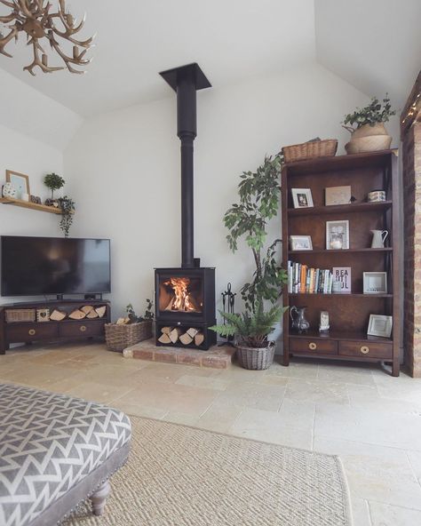 Corner Log Burner, Modern Log Burners, Wood Burning Stove Corner, Corner Wood Stove, Corner Stove, Wood Burning Stoves Living Room, Log Burner Living Room, Dining Room Corner, Fireplaces Layout