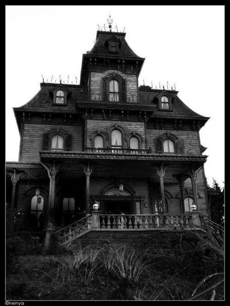 Creepy Victorian House | Creepy Victorian Adams Family House, Goth Mansion, Addams Family House, Goth Houses, Adams Homes, Black Houses, Creepy Houses, Dark House, Spooky House