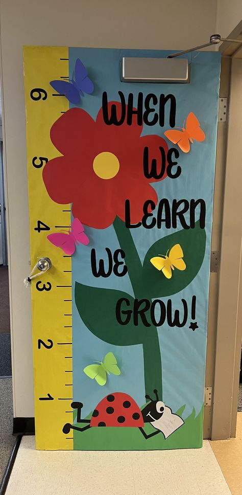 Bulletin Board Ideas For Kindergarten Classroom Decor, Infant School Room Ideas, Pre K Room Decor Ideas, Cute Preschool Door Ideas, Back To School Infant Door Ideas, Classroom Door Ideas Prek, Student Made Bulletin Boards, Class Info Bulletin Board, Wall Decor For Preschool Classroom