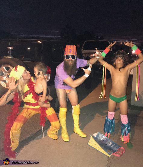 Wwe Family Halloween Costumes, Wrestling Family Costumes, Wwe Group Costume, Family Wrestler Costumes, Wwe Family Costumes, Ultimate Warrior Costume, Best Diy Costumes, Funny Photoshoot, Wrestling Costumes