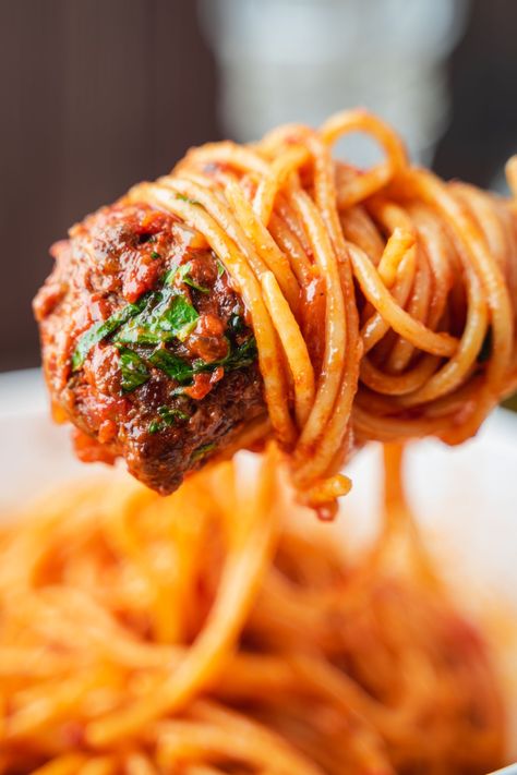 Tasty Casseroles, Meatballs And Spaghetti, Recipes To Make For Dinner, Best Ground Beef Recipes, Meatball Casserole, Juicy Burgers, Best Spaghetti, Meatball Pasta, Recipe For Dinner