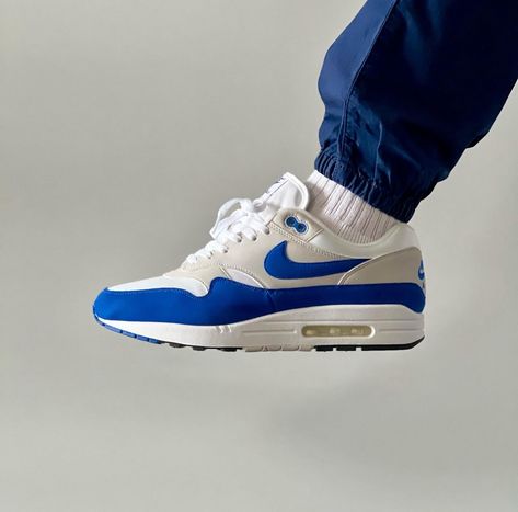 What a pair! The Blue Anniversary’s 🥏 Shoutout to: @storchi_77 #sneakerplaats #sneakerheads #airmax1 #airmaxalways #sneakernews Sneaker Closet, Air Max 1, Sneaker Head, Nice Shoes, Me Too Shoes, Sneakers Fashion, Air Max, Nike Air Max, Nike Women