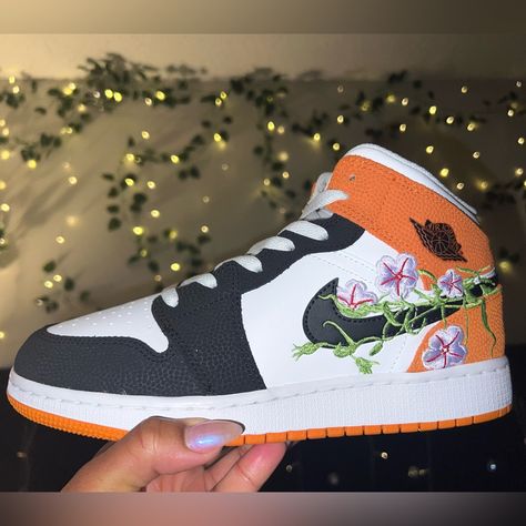 Size 7 Youth In Brand New Condition. Never Worn. Nike Air Jordan Orange And White, Jordan 1 Cactus Flower, Jordan 1 Flannel, Flower Jordans, Jordan 1 Orange, Blue And White Jordans, Jordan Mids, White Jordan 1, Orange Jordan