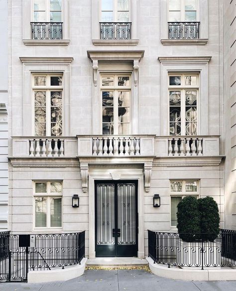 French Townhouse Exterior, Happy Thanksgiving Eve, Classic Facade, Townhouse Exterior, Fashion Week London, Thanksgiving Eve, London Townhouse, Classic Building, Aesthetic Dark Academia