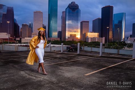 Houston Graduation Photos, Graduation Photos College, Graduation Pic, Outdoor Graduation, 44th Birthday, Houston Skyline, City Theme, Birthday Picture, Piedmont Park