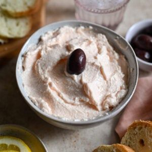 Taramosalata Recipe, Greek Meze, Greek Dip, Cracker Dip, 4 Ingredient, Greek Recipes, Appetizers Easy, Fresh Lemon Juice, 4 Ingredients