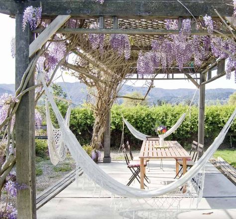 26 Awesome Backyard Landscaping Ideas To Transform Your Space Garden Hammock Ideas, Backyard Hammock Ideas, Hammock Ideas, Backyard Hangout, Gazebo Roof, Pergola Diy, Backyard Hammock, Diy Hammock, Garden Hammock