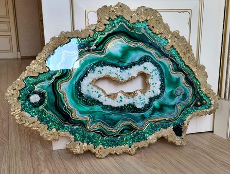 Geode Art Print, Geode Table, Christmas Presents To Make, Green Geode, Agate Art, Glamour Art, Resin Geode, Resin Art Painting, Geode Art