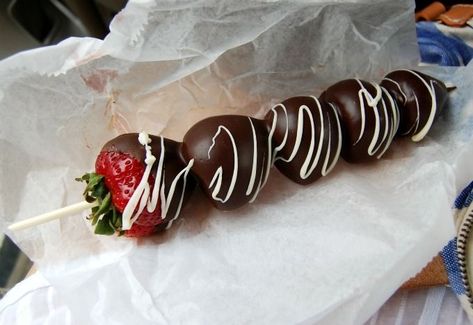 Strawberries On A Stick, Coconut Hot Chocolate, Chocolate Covered Strawberry Recipe, Blackberry Syrup, Chocolate Pastry, Chocolate Squares, Strawberry Dip, On A Stick, Covered Strawberries