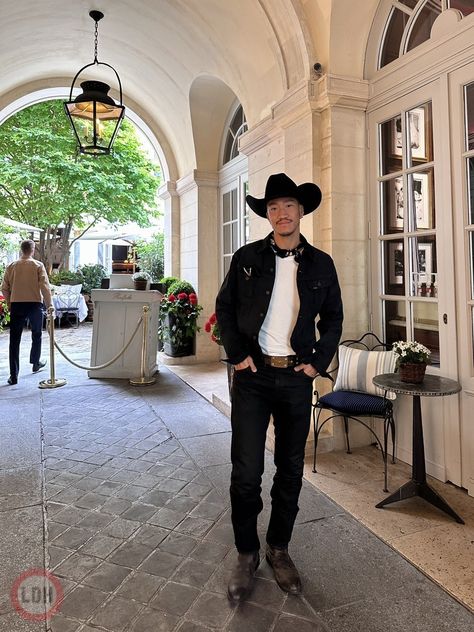 Cowboy Black Outfit Men, Classy Cowboy Outfit Men, Black Cowboy Outfit Men, Outfit Ranchero, Dressy Cowboy Outfits Men, Men Cowboy Outfits, Suit With Cowboy Boots, Western Alternative, Dresscode Party