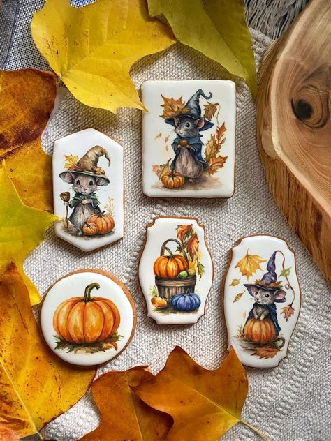 Amazing hand-painted cookies by... - My little bakery Painted Halloween Cookies, Painted Sugar Cookies, Fall Decorated Cookies, Bake Ideas, Watercolor Cookies, Painted Cookies, Hand Painted Cookies, Paint Cookies, Culinary Art