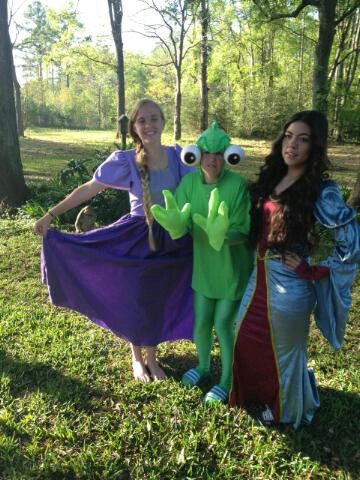 TANGLED COSTUMES Pascale Costume Tangled, Pascal Tangled Costume, Tangled Costumes, Lizard Costume, Pascal Tangled, Tangled Costume, Halloween Duo, Trio Costumes, Halloween Duos