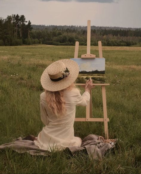 Vintage Artist Aesthetic, Happy Moments Aesthetic, Hat Editorial, Painting Reference Photos, Ellen Tyn, Painting Photoshoot, Job Photography, Artist Photoshoot, Painter Photography