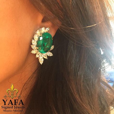 The perfect earring! A beautiful oval emerald is surrounded by marquise diamonds, available now from #YafaSignedJewels , can be shipped worldwide. Visit www.vintagesignedjewels.com or call/email for details. ⚜️💚⚜️#newyork #luxury #style #finejewelry #vintage #vintagejewelry #signedjewelry #yafa #vintagesignedjewels #emerald #diamond #chic #style #hautejoaillerie Vintage Style Wedding Rings, Real Diamond Earrings, Diamond Jewelry Earrings, Yellow Bracelet, Gold Rings Jewelry, Diamond Jewel, Diamond Jewelry Designs, Real Jewelry, Happy Customer