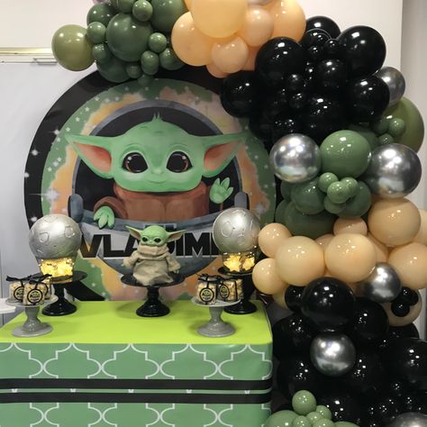 Decoraciones en todo Mexicali 📍 Decoracion Baby Yoda, Baby Yoda Birthday Party Ideas, Yoda Decorations, Baby Toda, Decoracion Star Wars, Star Wars Themed Birthday Party, Yoda Birthday, Yoda Party, Star Wars 7