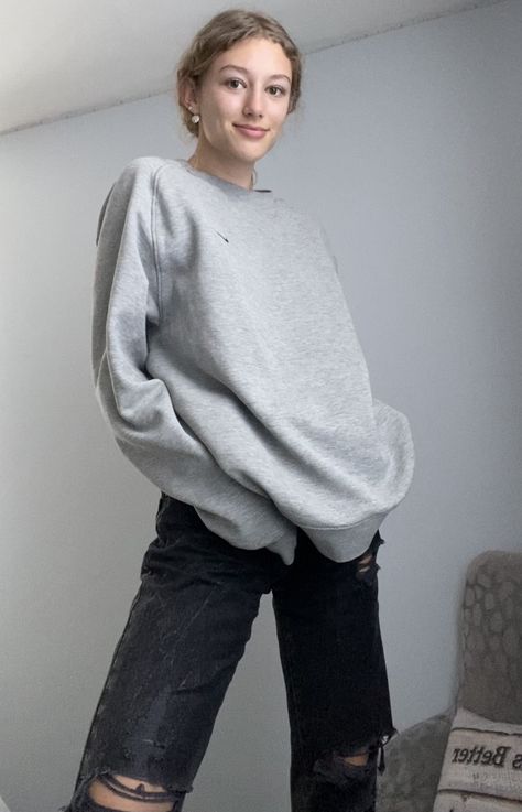 Grey Oversized crew neck
Black ripped boyfriend jeans Hoodie Under Shirt Outfit, Gray Sweatshirt Outfit, Black Ripped Boyfriend Jeans, Black Boyfriend Jeans, Black Jeans Women, Ripped Jeans Outfit, Ripped Boyfriend Jeans, Sweatshirt Outfit, Grey Hoodie