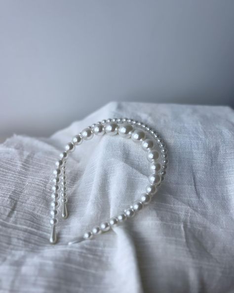 Our Pearl Headbands for effortless and elegant look! Shop Now, link in bio. 🤍 #pearlheadband Headband Aesthetic, Pearl Hairband, Elegant Look, Pearl Headband, Link In Bio, Shop Now, Quick Saves