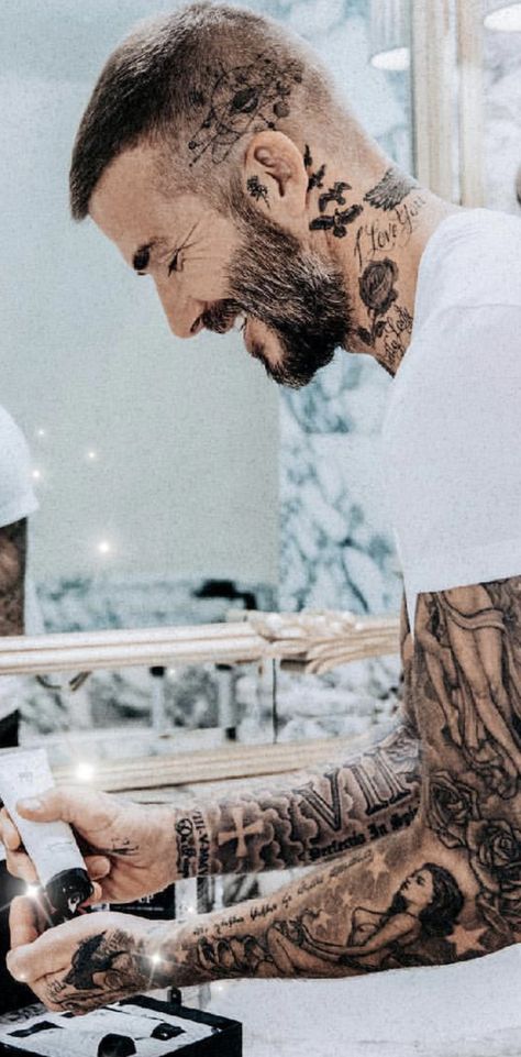 Beckham Neck Tattoo, Eagle Tattoo Neck, David Beckham Neck Tattoo, Tattoo Wolf Men, Men Neck Tattoo Ideas, David Beckham Hairstyle Short, David Beckham Tattoo, Cameron Diaz Short Hair, David Beckham Tattoos