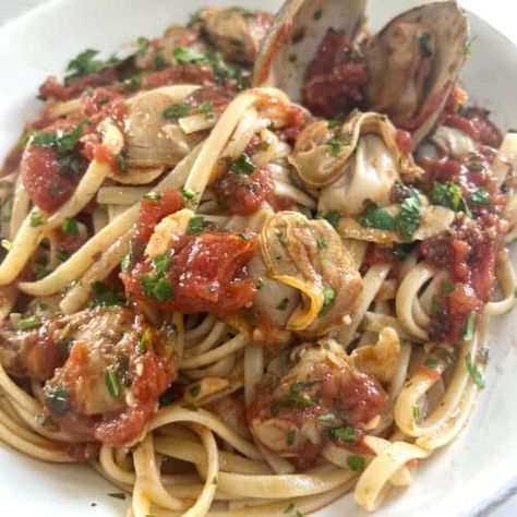 Back Print Pasta Recipes Linguine, Red Clam Sauce, Clam Pasta, Going Dark, Clam Sauce, Canning Whole Tomatoes, Mussels Recipe, Seafood Pasta Recipes, Italian Recipes Easy