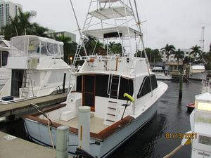 Ocean Yachts Boats For Sale | Moreboats.com Convertible Fishing Boat, Carver Boats, Fishing Boats For Sale, Sport Fishing Boats, Windshield Cover, Boat Pictures, Cabin Cruiser, Fish For Sale, Yacht Broker