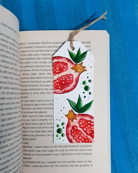 Pomegranate Watercolor, Themed Bookmarks, Yalda Night, Bookmarks Diy, Handmade Bookmarks Diy, Creative Bookmarks, Handmade Bookmarks, Unique Bookmark, Diy Fashion Hacks