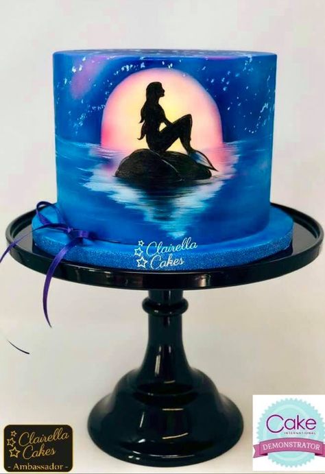 Airbrush Cakes Beginner, Airbrushed Cakes Ideas, Silhouette Cake Design, Airbrush Cake Designs, Waterfall Cake, Barbie Dress Cake, Airbrush Cake, Cake Pattern, Chocolate Cake Designs