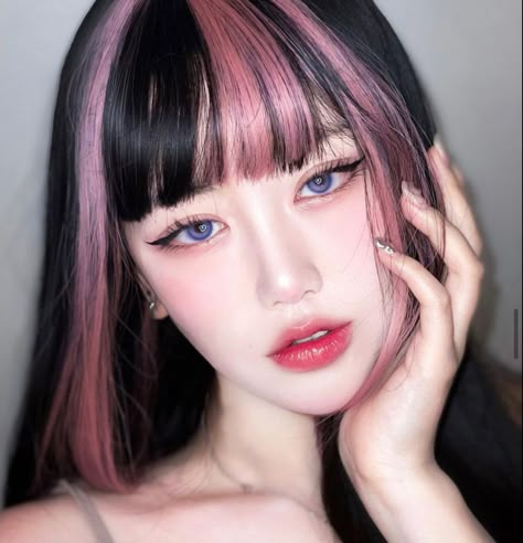 Peach Wig, E Girl Hair, Peach Hair Colors, Cool Hair Designs, Hair Color Streaks, Catty Noir, Layered Haircuts For Medium Hair, Pretty Hair Color, Shot Hair Styles